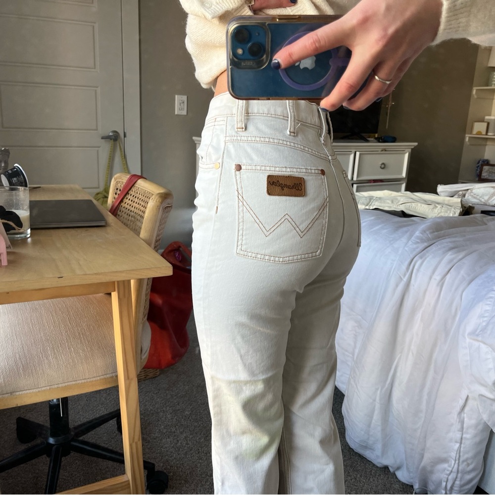 Women’s Wrangler White Jeans!